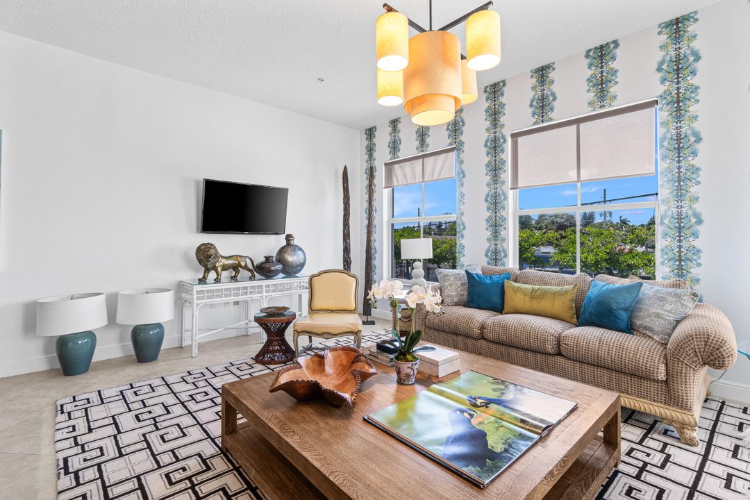 For Sale: $725,000 (3 beds, 2 baths, 1844 Square Feet)