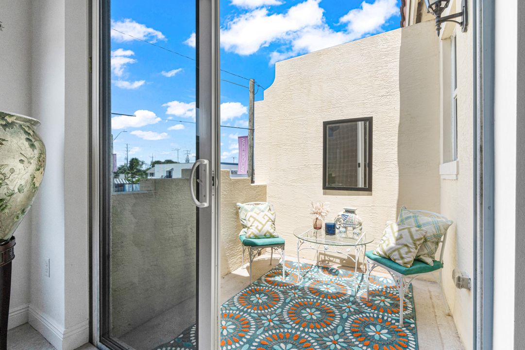 For Sale: $725,000 (3 beds, 2 baths, 1844 Square Feet)