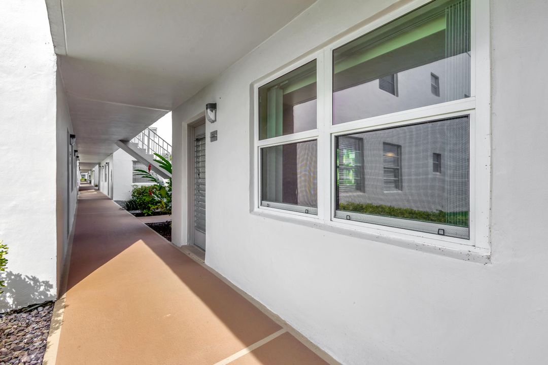 For Sale: $108,500 (1 beds, 1 baths, 760 Square Feet)