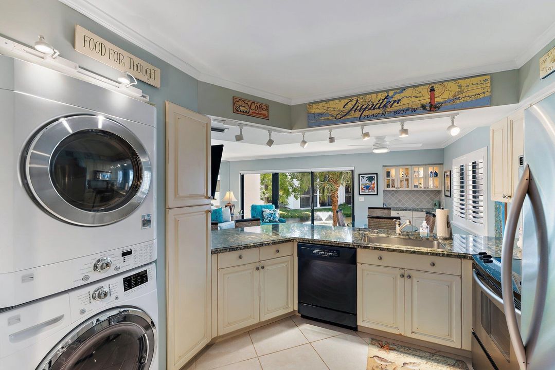 Под контрактом: $6,800 (2 спален, 2 ванн, 1183 Квадратных фут)