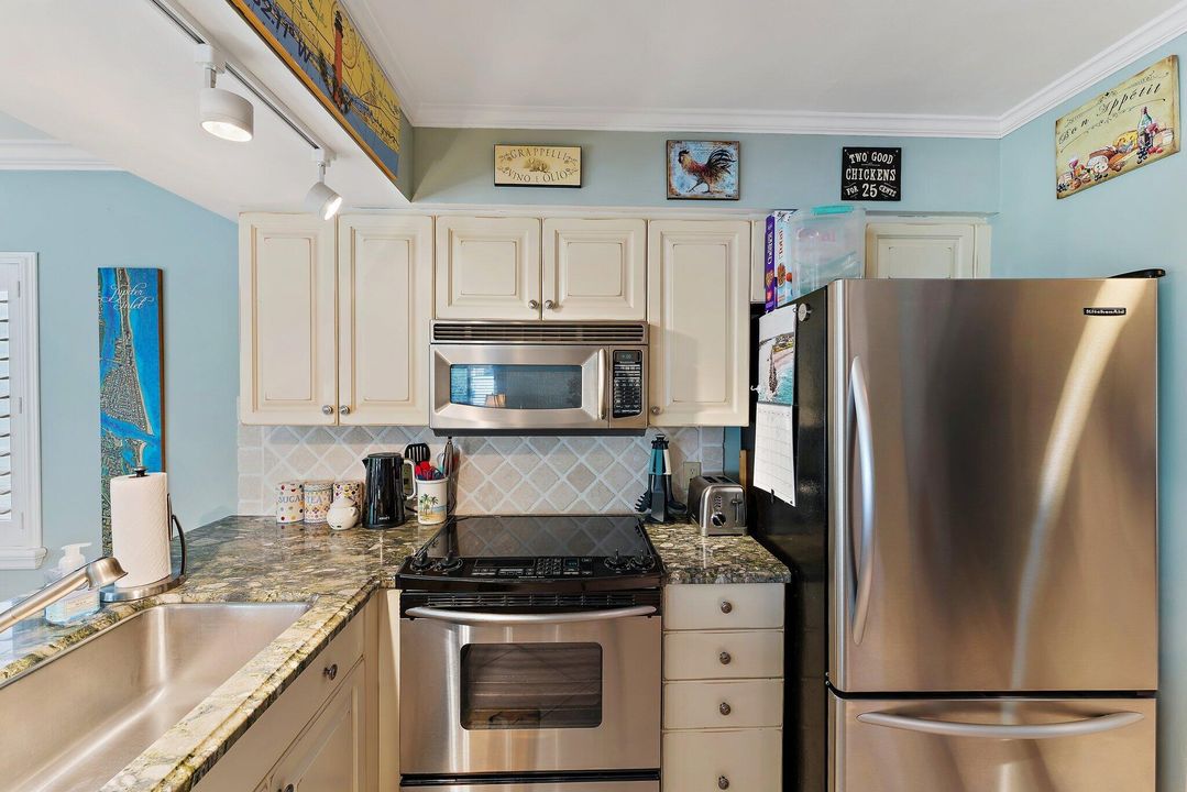 Под контрактом: $6,800 (2 спален, 2 ванн, 1183 Квадратных фут)