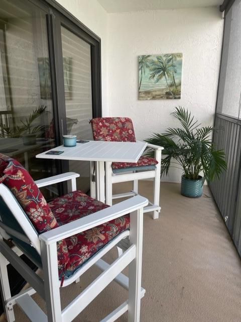 Под контрактом: $6,800 (2 спален, 2 ванн, 1183 Квадратных фут)