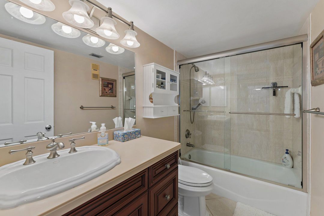 Под контрактом: $6,800 (2 спален, 2 ванн, 1183 Квадратных фут)