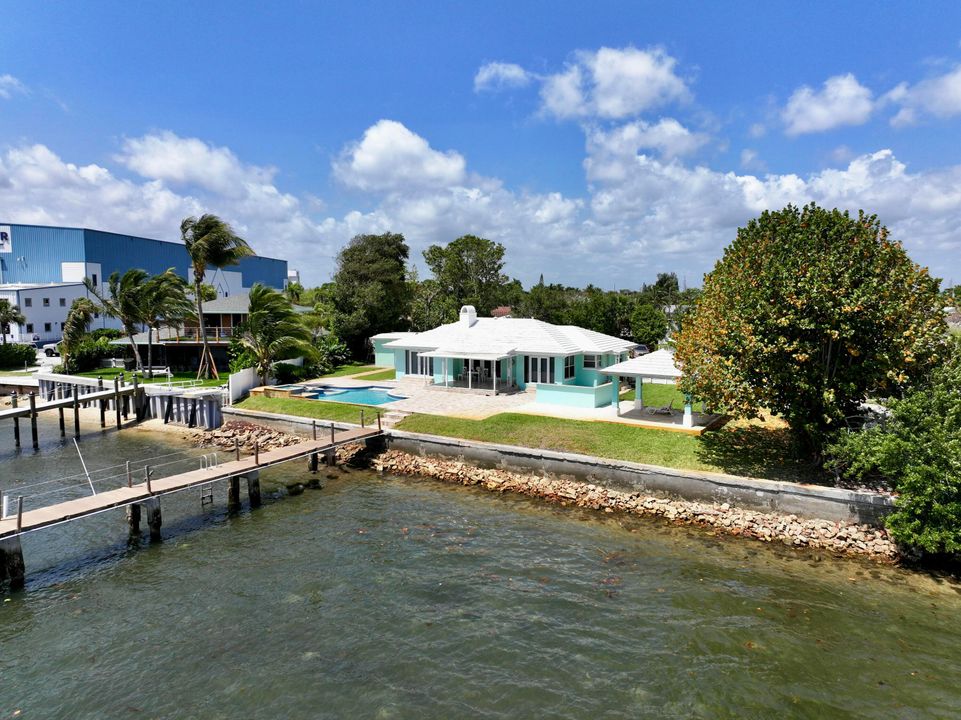 合同活跃: $4,800,000 (5 贝兹, 4 浴室, 2138 平方英尺)