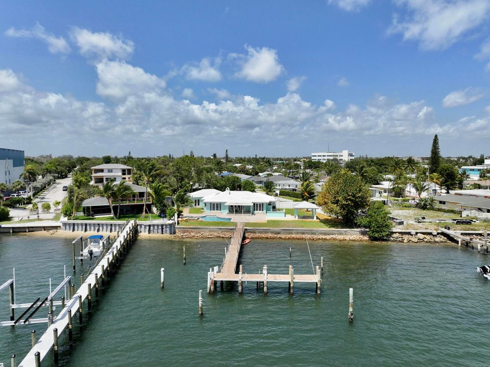 合同活跃: $4,800,000 (5 贝兹, 4 浴室, 2138 平方英尺)