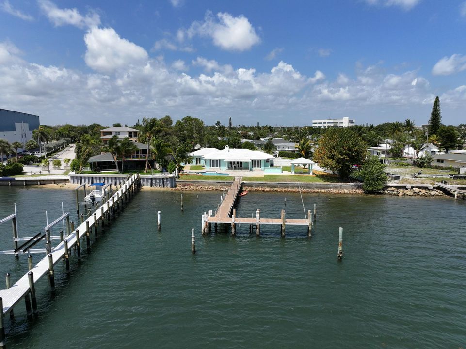 合同活跃: $4,800,000 (5 贝兹, 4 浴室, 2138 平方英尺)