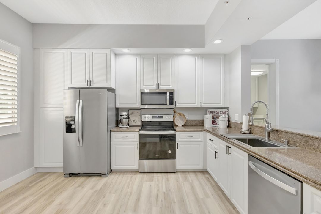 Active With Contract: $436,500 (2 beds, 2 baths, 1989 Square Feet)