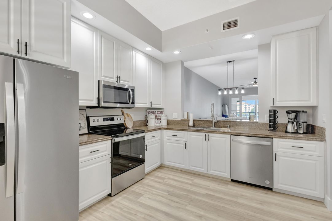 Active With Contract: $436,500 (2 beds, 2 baths, 1989 Square Feet)
