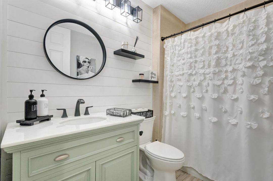 Active With Contract: $436,500 (2 beds, 2 baths, 1989 Square Feet)