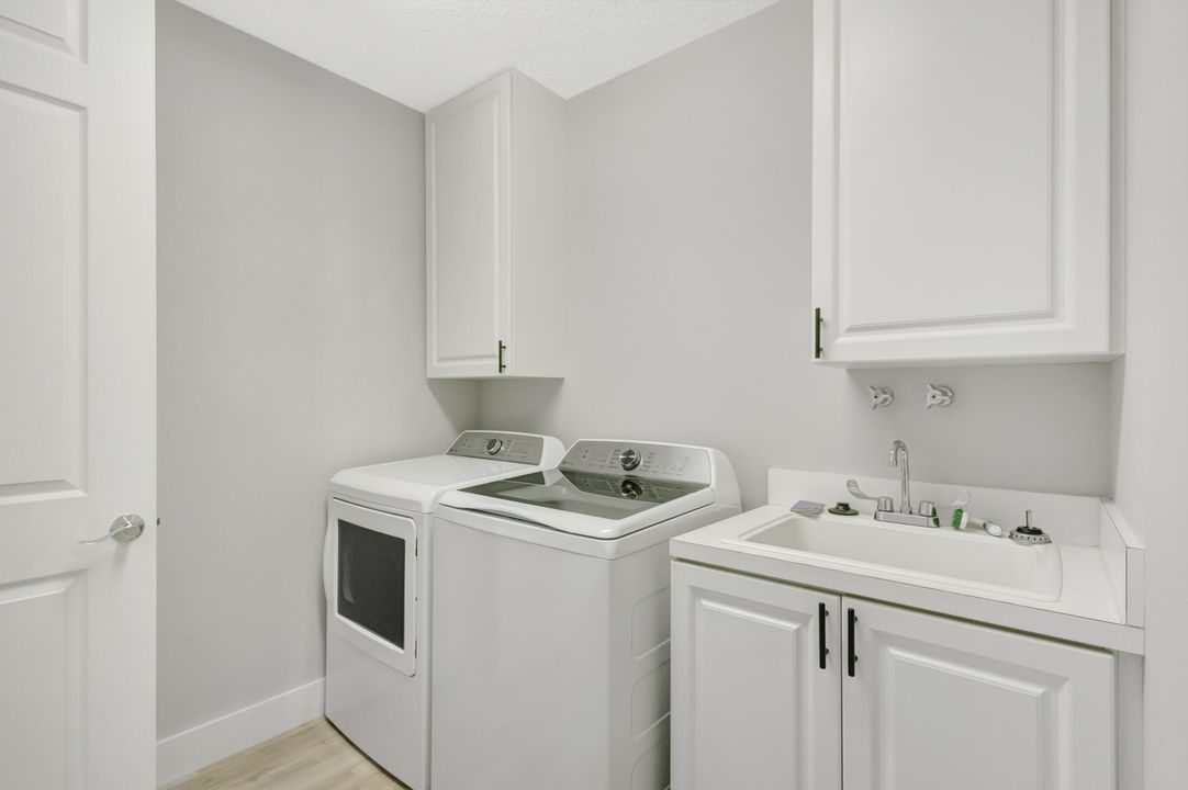 Active With Contract: $436,500 (2 beds, 2 baths, 1989 Square Feet)