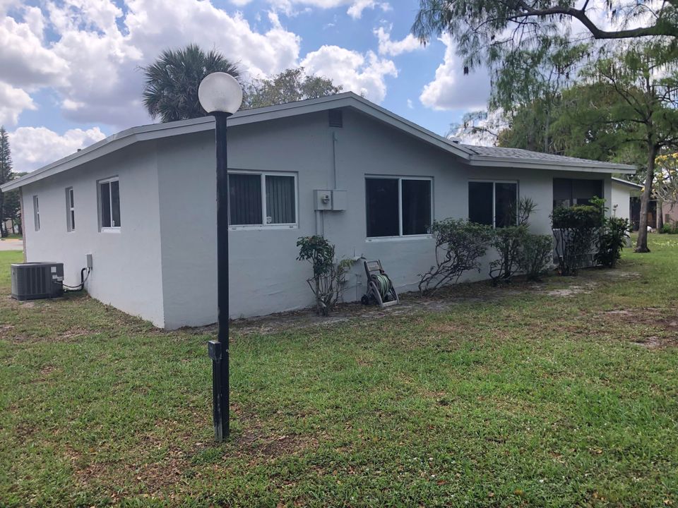 Active With Contract: $235,000 (2 beds, 1 baths, 1038 Square Feet)