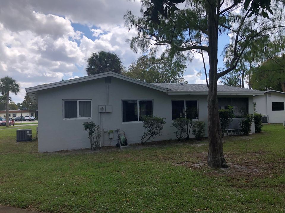 Active With Contract: $235,000 (2 beds, 1 baths, 1038 Square Feet)