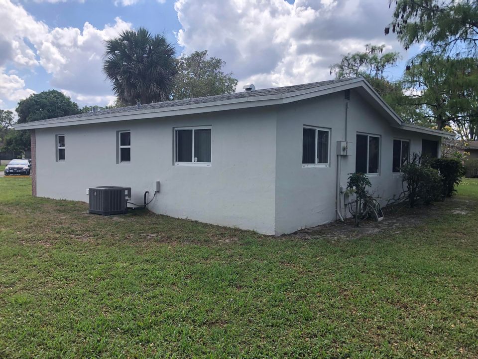 Active With Contract: $235,000 (2 beds, 1 baths, 1038 Square Feet)