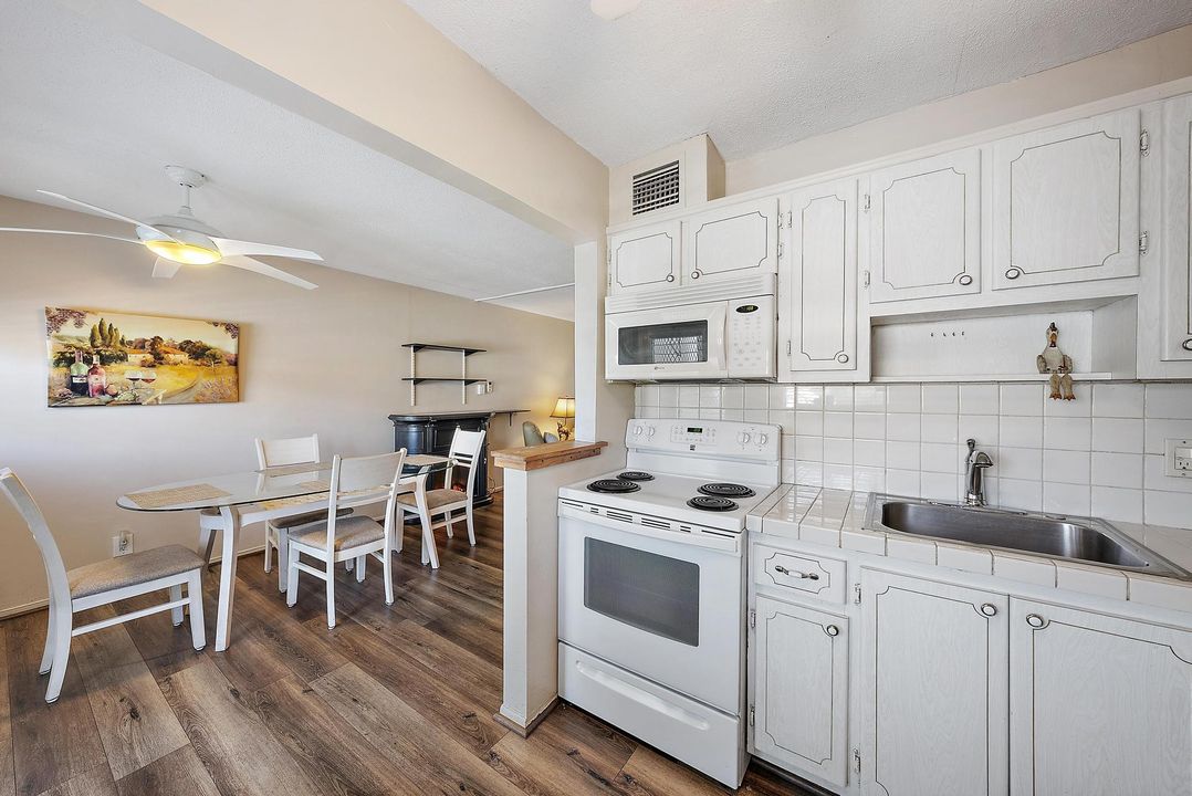 Active With Contract: $79,000 (1 beds, 1 baths, 624 Square Feet)
