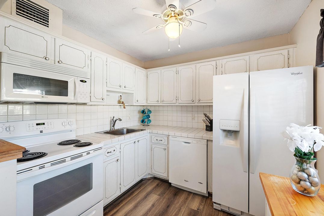 Active With Contract: $79,000 (1 beds, 1 baths, 624 Square Feet)