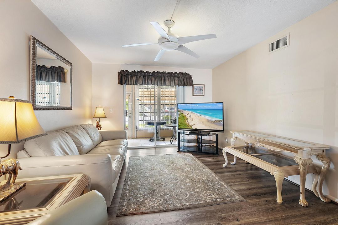 Active With Contract: $79,000 (1 beds, 1 baths, 624 Square Feet)