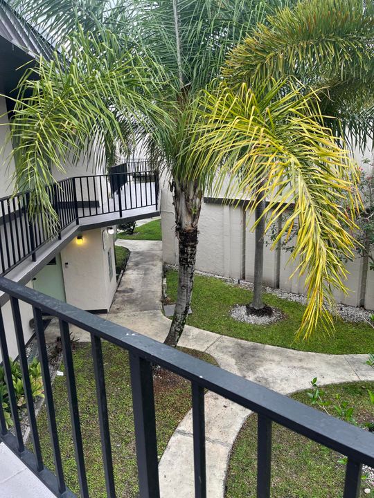 Vendido Recientemente: $197,000 (2 camas, 2 baños, 1080 Pies cuadrados)