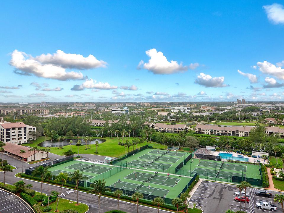 Под контрактом: $9,000 (2 спален, 2 ванн, 1270 Квадратных фут)