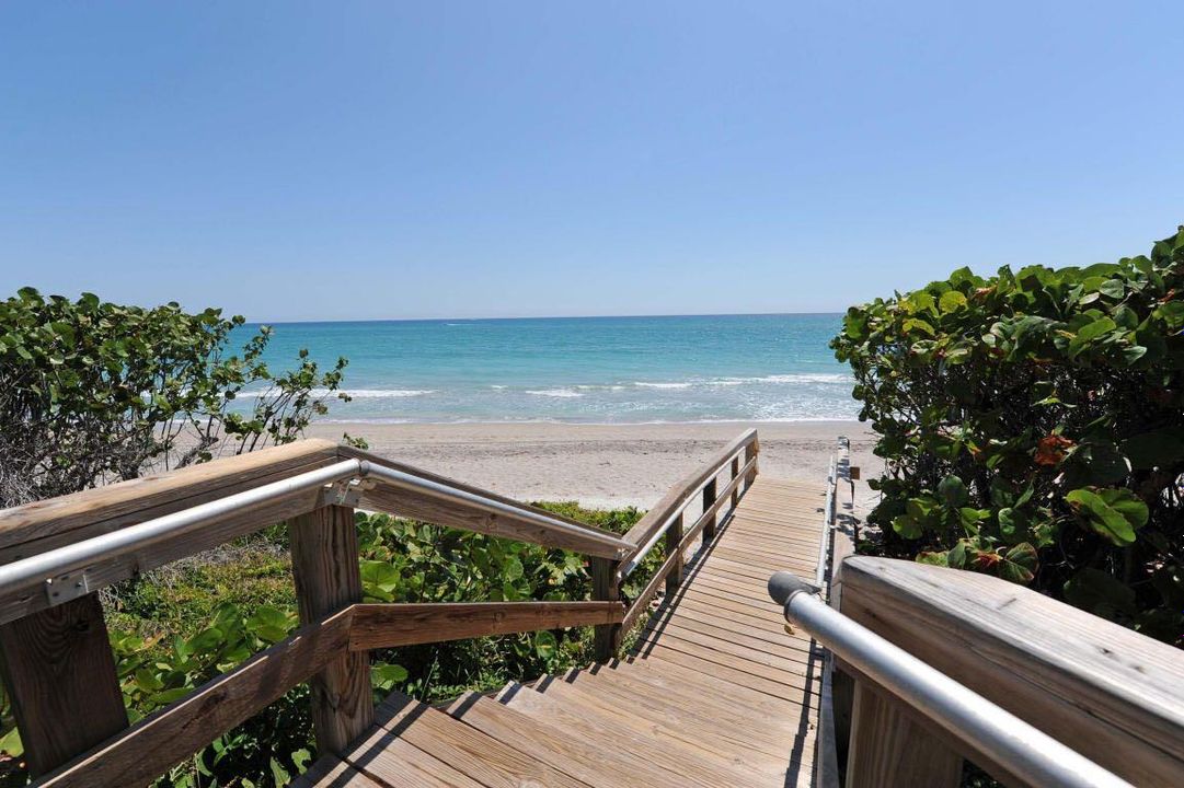 Под контрактом: $9,000 (2 спален, 2 ванн, 1270 Квадратных фут)