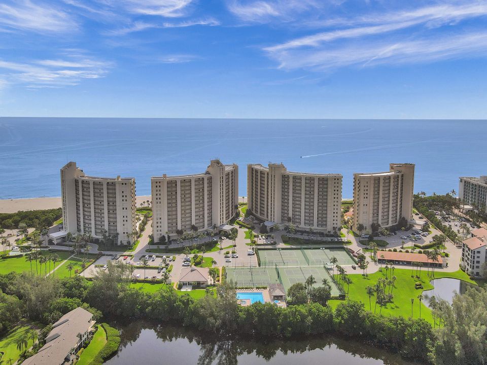 Под контрактом: $9,000 (2 спален, 2 ванн, 1270 Квадратных фут)