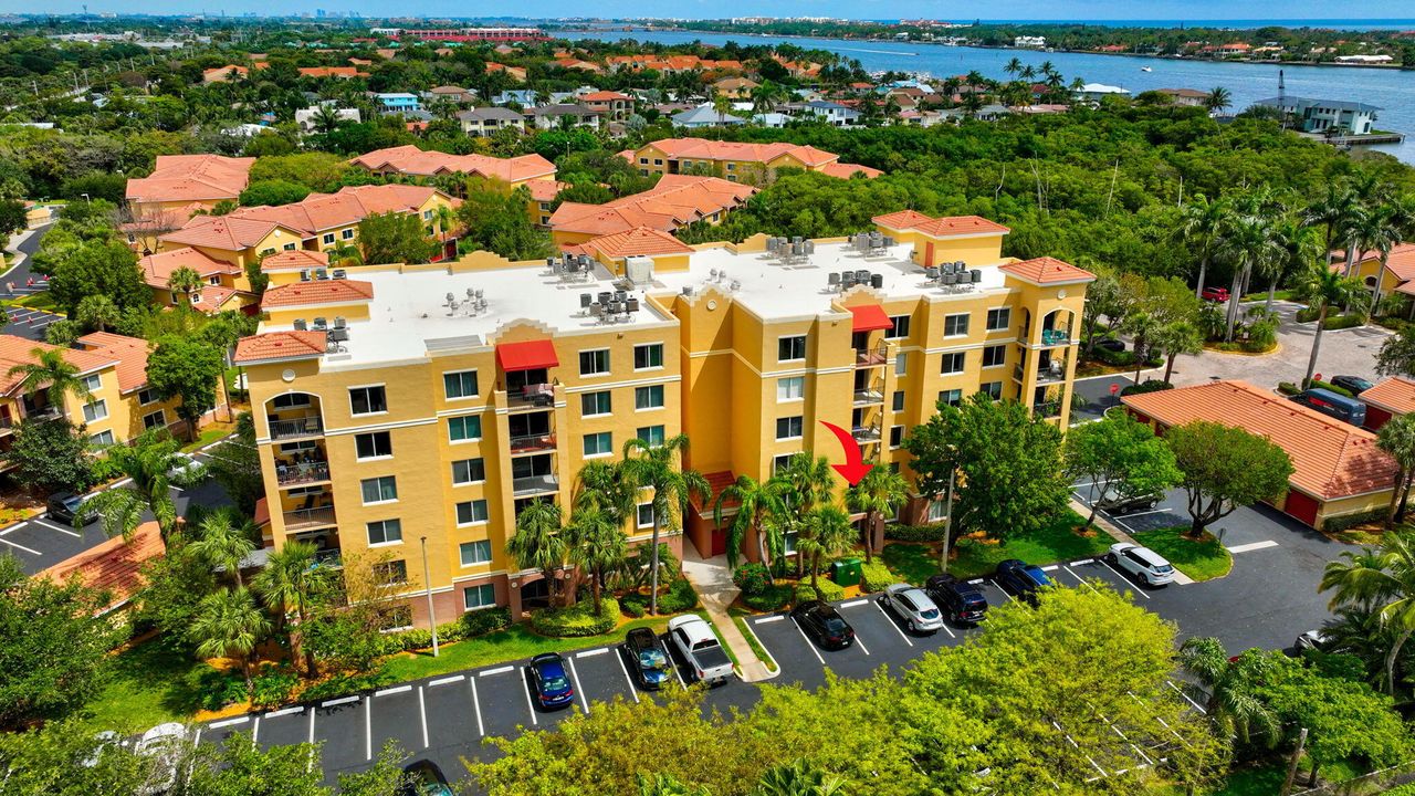 На продажу: $329,500 (2 спален, 2 ванн, 1061 Квадратных фут)