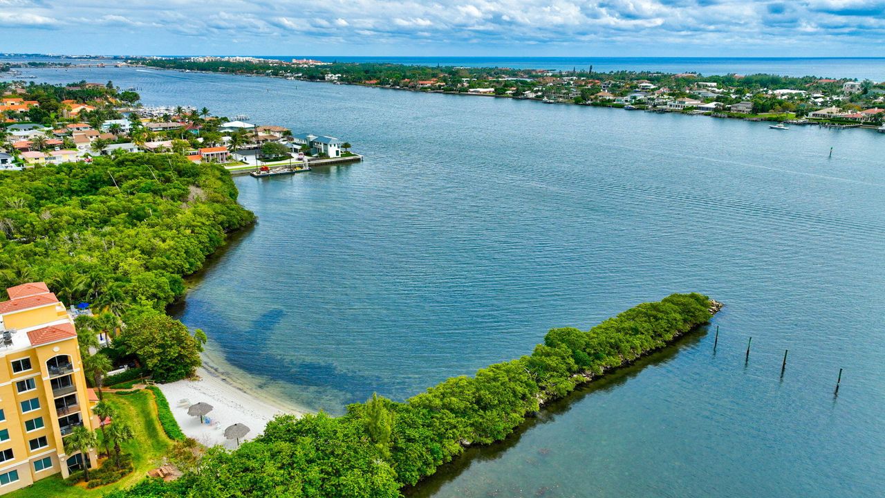 На продажу: $329,500 (2 спален, 2 ванн, 1061 Квадратных фут)