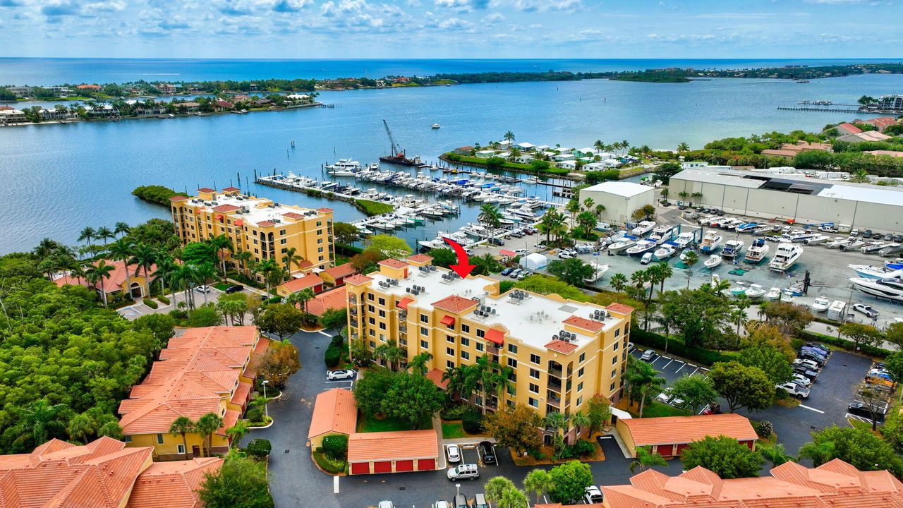 На продажу: $329,500 (2 спален, 2 ванн, 1061 Квадратных фут)