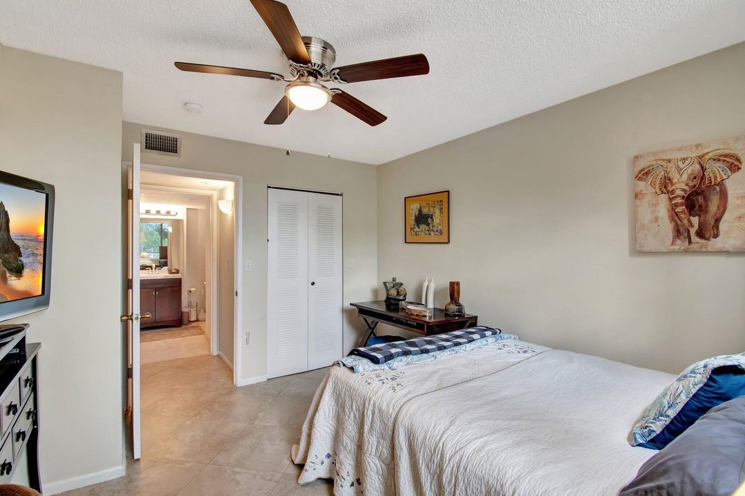 На продажу: $329,500 (2 спален, 2 ванн, 1061 Квадратных фут)