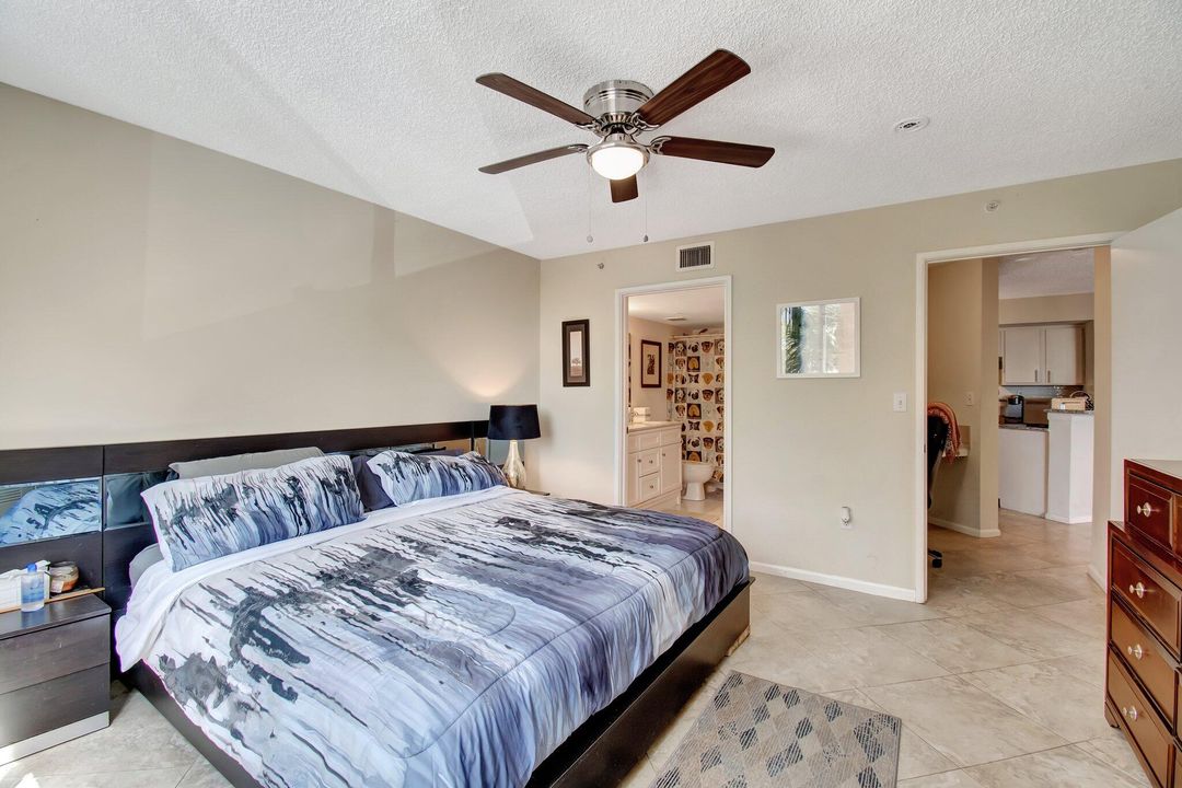 На продажу: $329,500 (2 спален, 2 ванн, 1061 Квадратных фут)