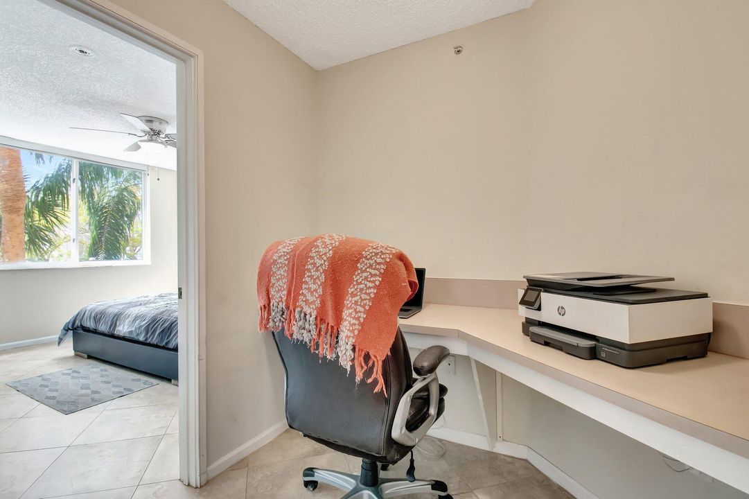 На продажу: $329,500 (2 спален, 2 ванн, 1061 Квадратных фут)