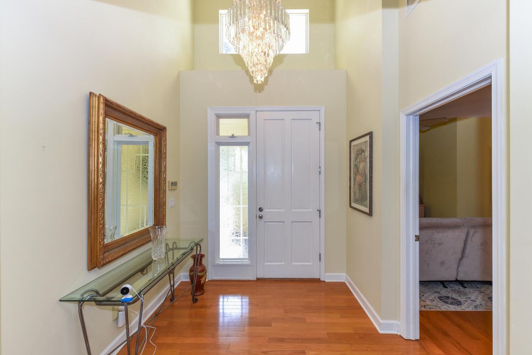 En Venta: $689,900 (3 camas, 2 baños, 2636 Pies cuadrados)