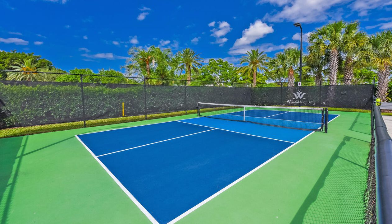 En Venta: $689,900 (3 camas, 2 baños, 2636 Pies cuadrados)