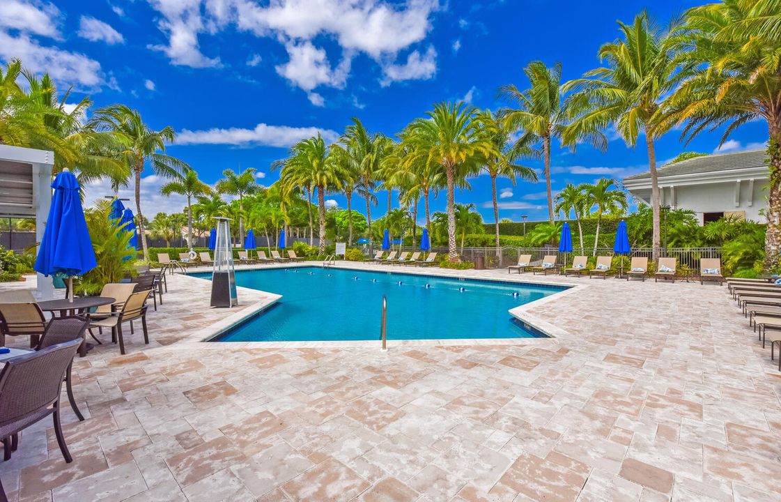 En Venta: $689,900 (3 camas, 2 baños, 2636 Pies cuadrados)