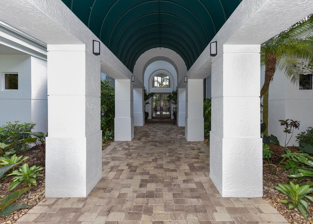 En Venta: $689,900 (3 camas, 2 baños, 2636 Pies cuadrados)