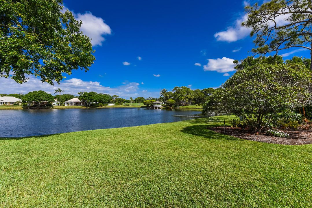 En Venta: $689,900 (3 camas, 2 baños, 2636 Pies cuadrados)