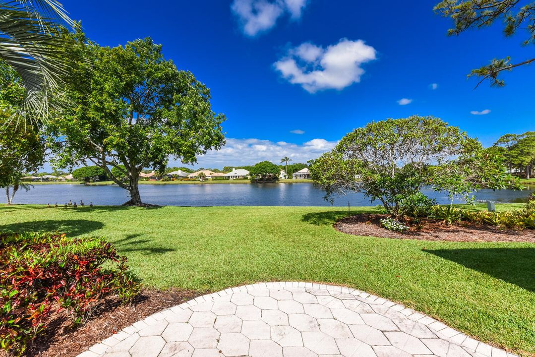 En Venta: $689,900 (3 camas, 2 baños, 2636 Pies cuadrados)