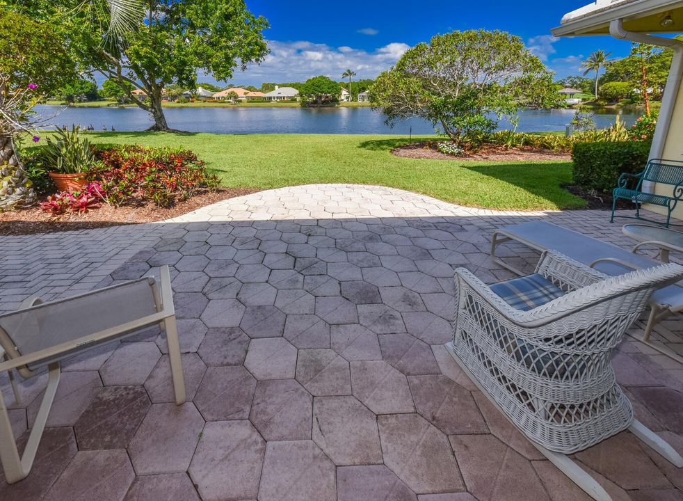 En Venta: $689,900 (3 camas, 2 baños, 2636 Pies cuadrados)