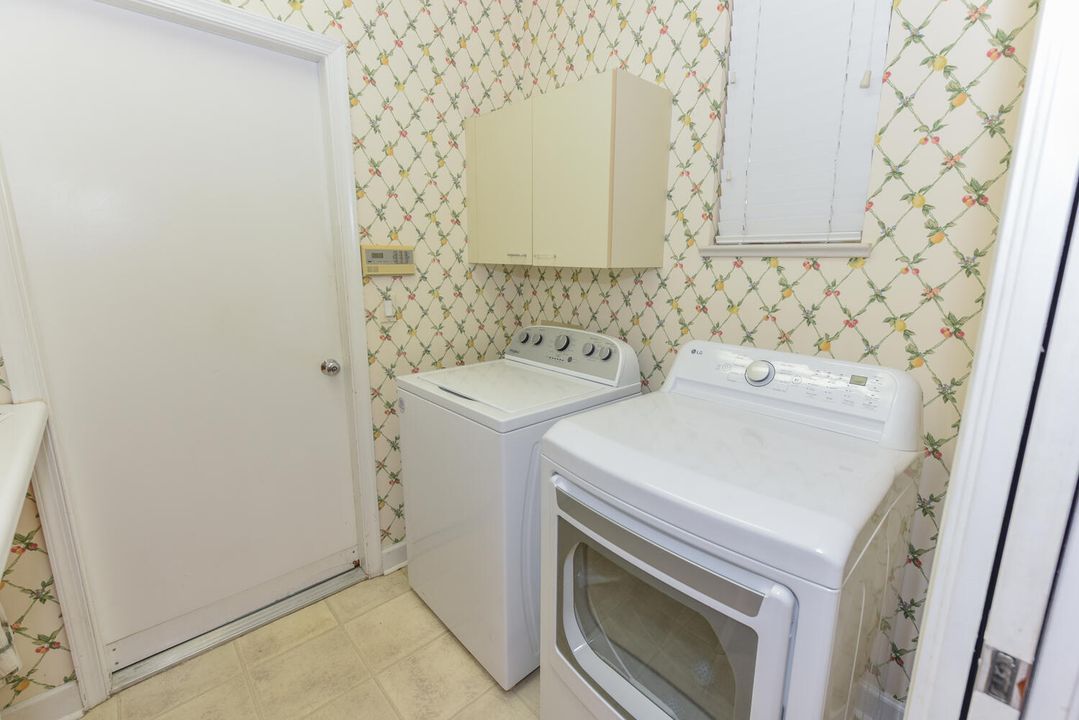 En Venta: $689,900 (3 camas, 2 baños, 2636 Pies cuadrados)