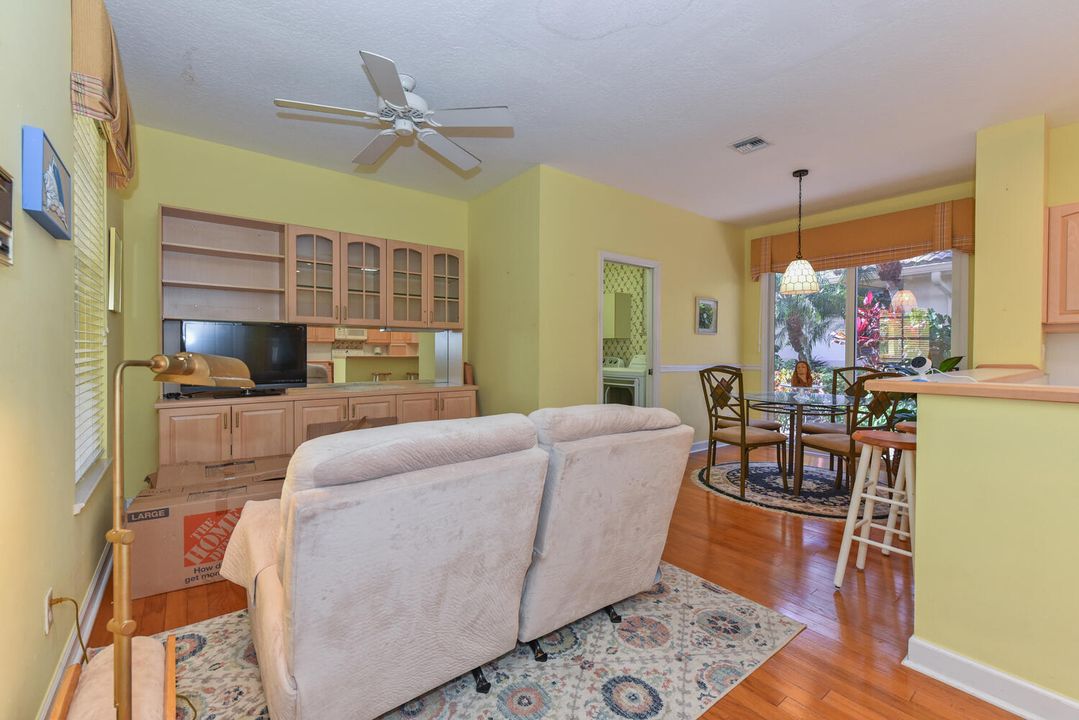 En Venta: $689,900 (3 camas, 2 baños, 2636 Pies cuadrados)