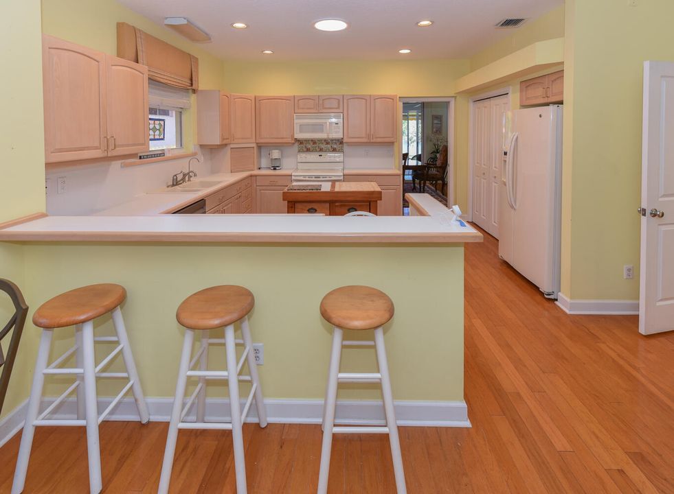 En Venta: $689,900 (3 camas, 2 baños, 2636 Pies cuadrados)