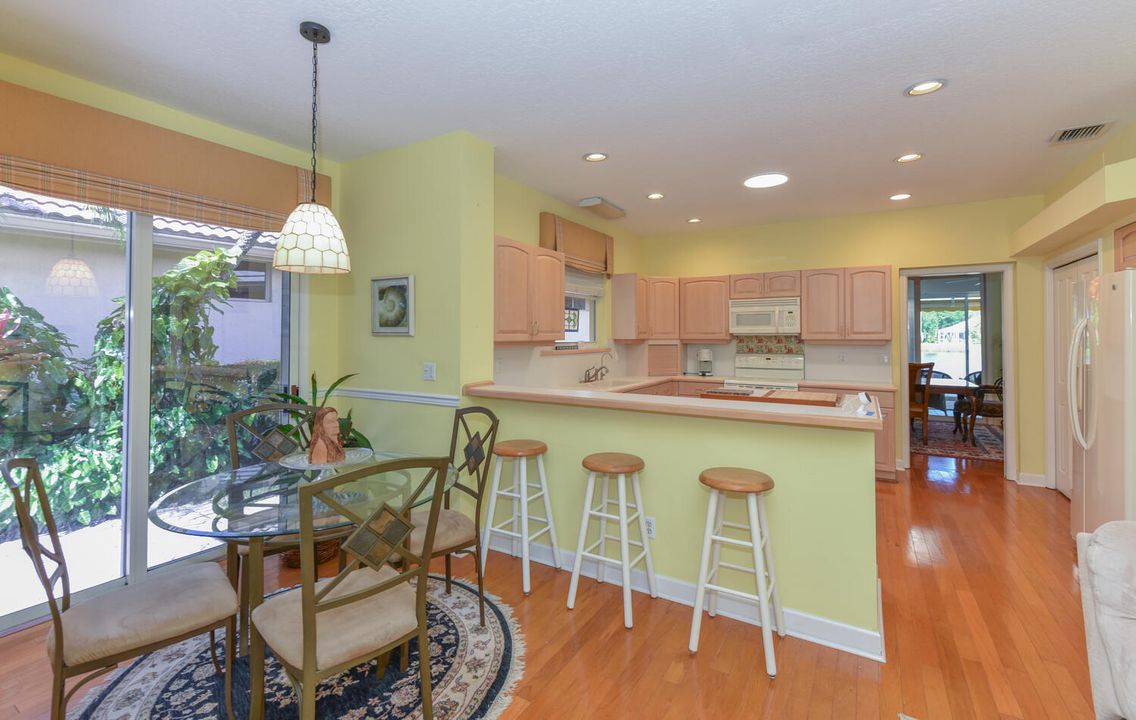 En Venta: $689,900 (3 camas, 2 baños, 2636 Pies cuadrados)