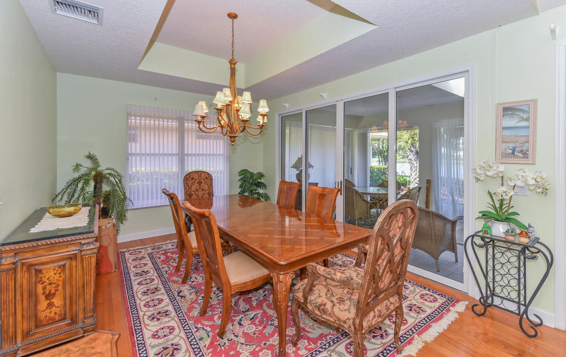 En Venta: $689,900 (3 camas, 2 baños, 2636 Pies cuadrados)