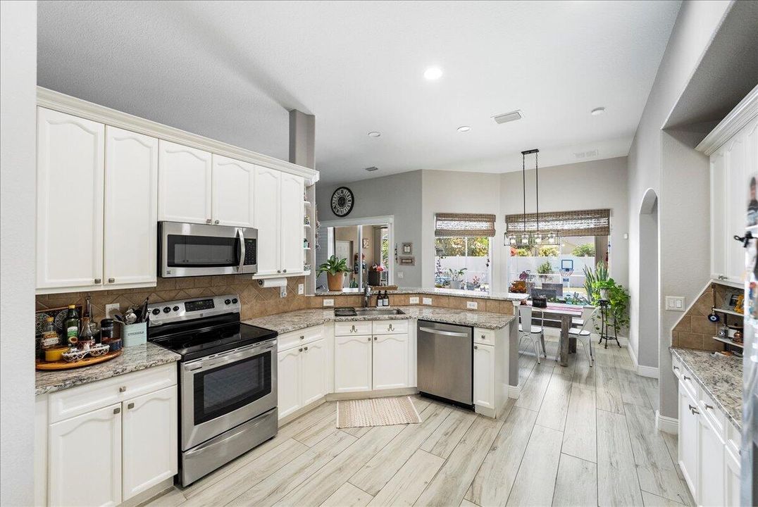 Active With Contract: $645,000 (4 beds, 3 baths, 2547 Square Feet)