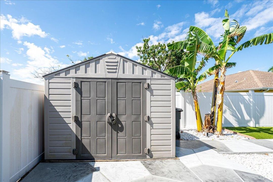 Active With Contract: $645,000 (4 beds, 3 baths, 2547 Square Feet)