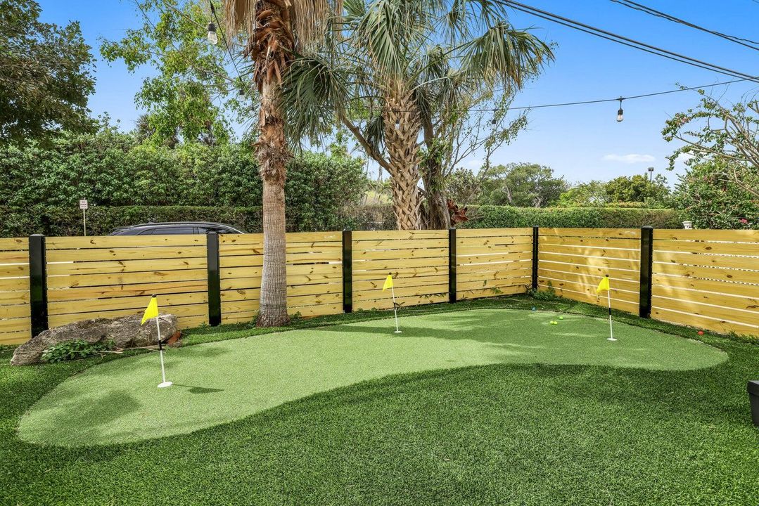 Под контрактом: $1,500,000 (0 спален, 0 ванн, 2367 Квадратных фут)