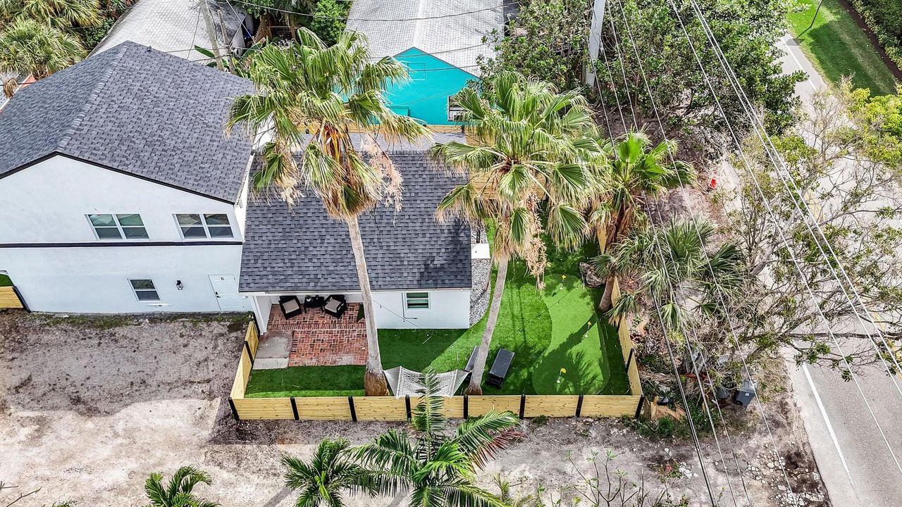 Active With Contract: $1,500,000 (6 beds, 3 baths, 2367 Square Feet)