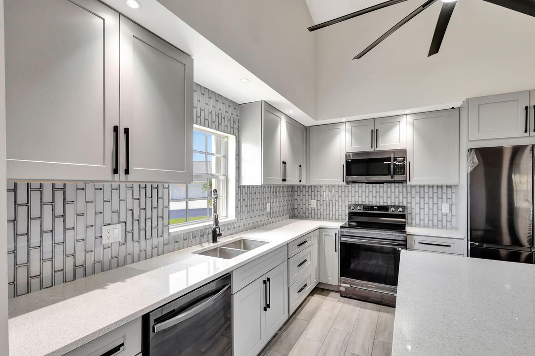 Recently Sold: $407,500 (2 beds, 2 baths, 1653 Square Feet)