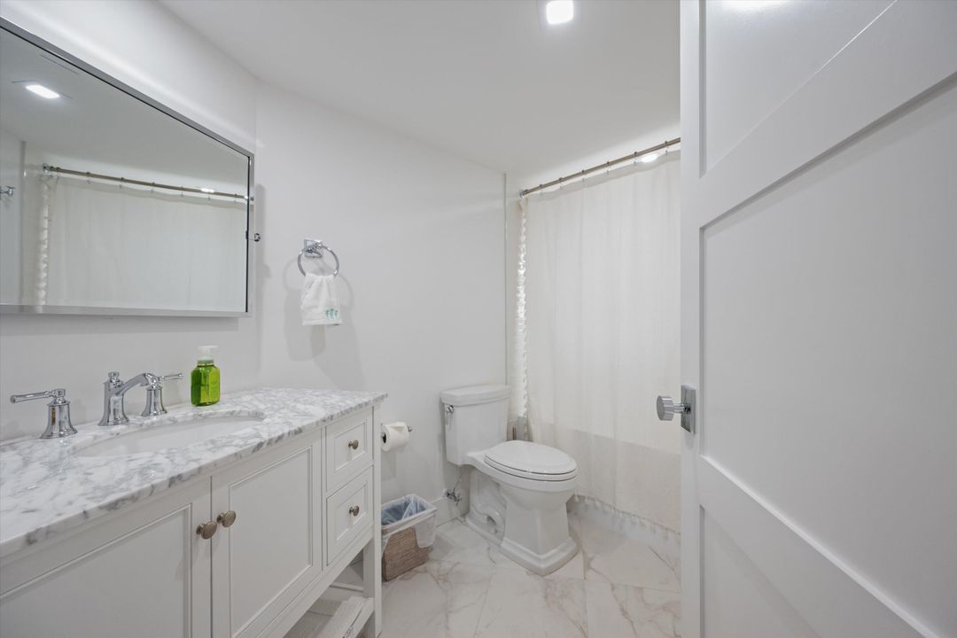 Active With Contract: $1,185,000 (2 beds, 2 baths, 1639 Square Feet)