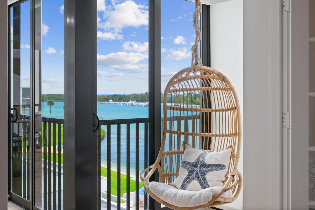 Active With Contract: $1,185,000 (2 beds, 2 baths, 1639 Square Feet)