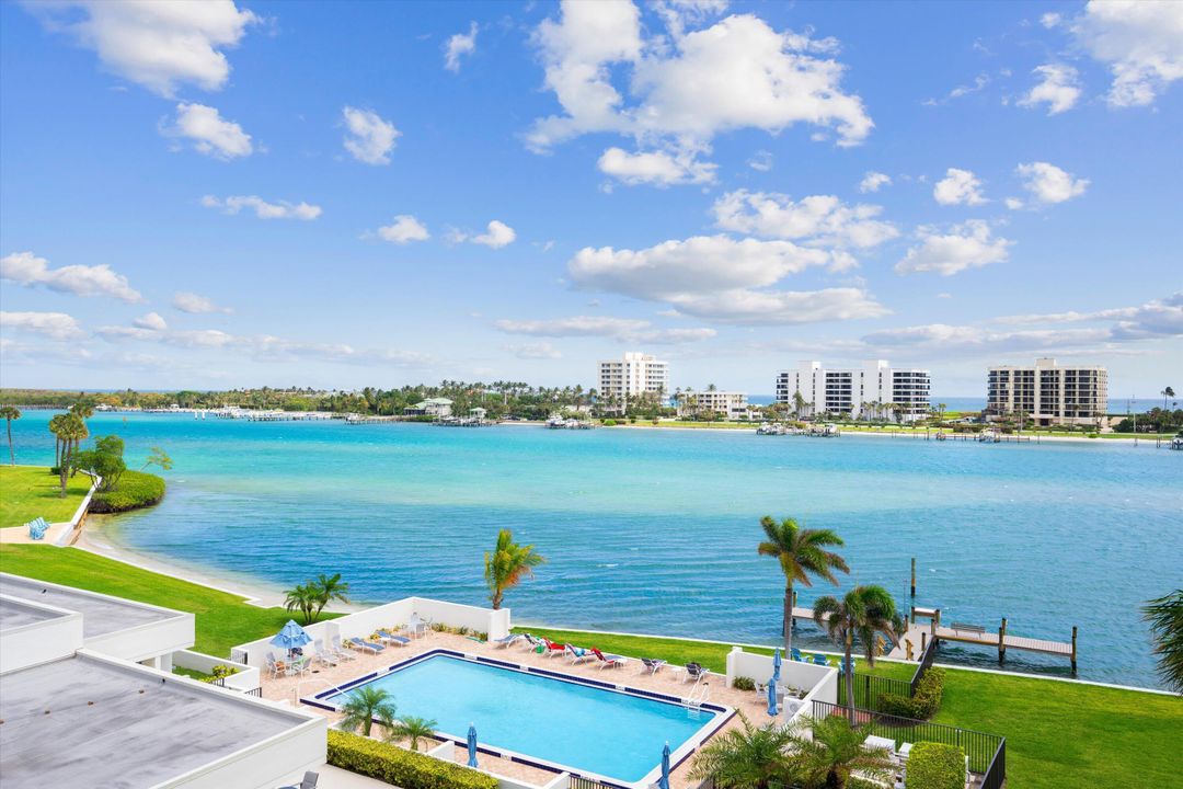 Active With Contract: $1,185,000 (2 beds, 2 baths, 1639 Square Feet)